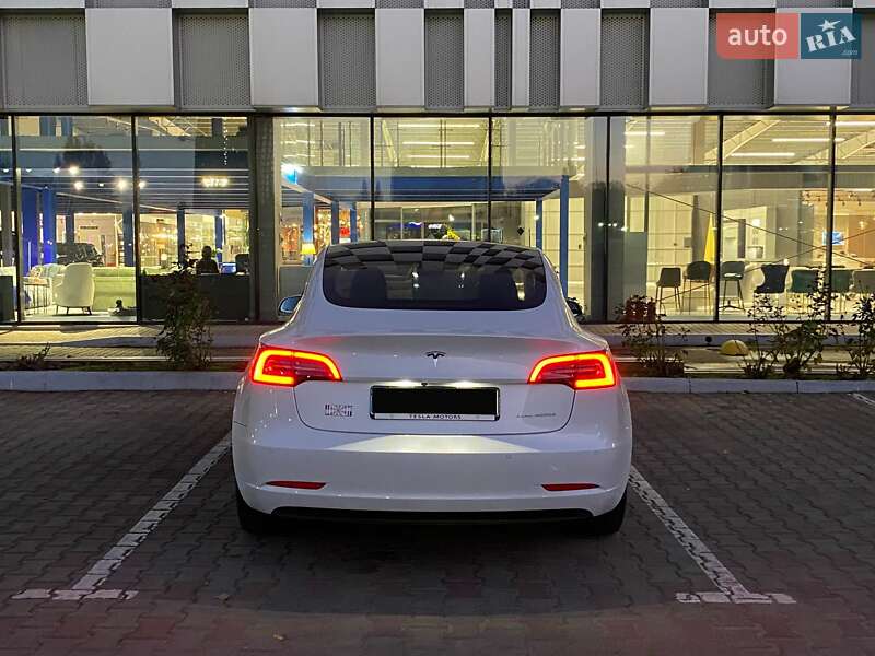 Седан Tesla Model 3 2019 в Одесі