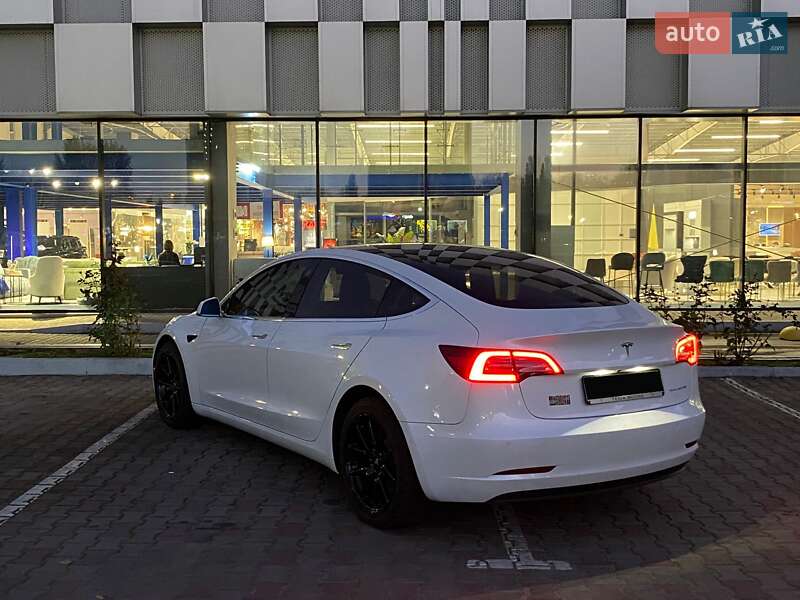Седан Tesla Model 3 2019 в Одесі