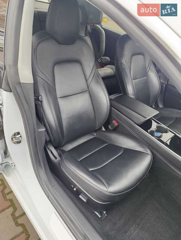 Седан Tesla Model 3 2019 в Одесі