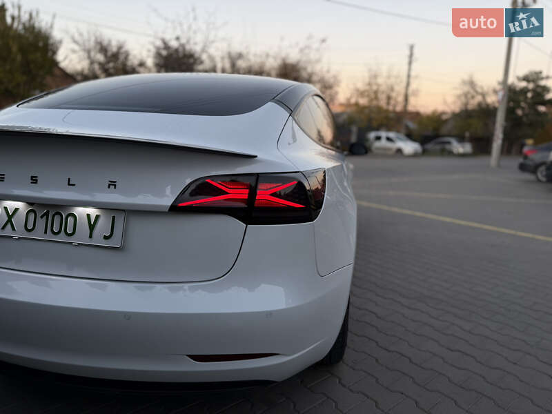 Седан Tesla Model 3 2022 в Вінниці