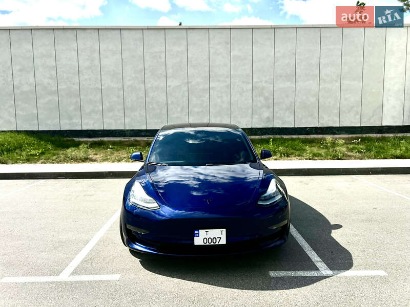 Седан Tesla Model 3 2019 в Обухові