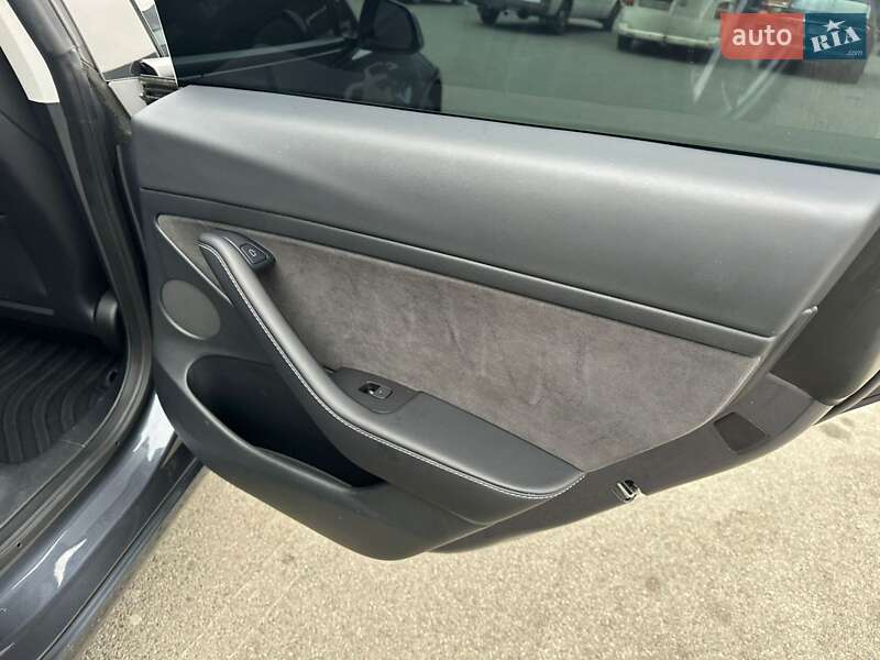 Седан Tesla Model 3 2023 в Киеве фото 5 Седан Tesla Model 3 2023 в Киеве