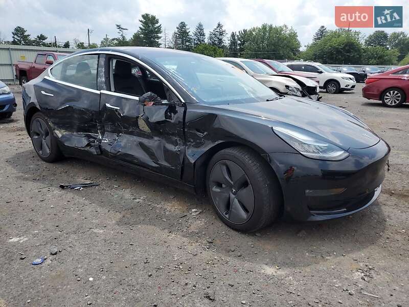Седан Tesla Model 3 2018 в Самборе