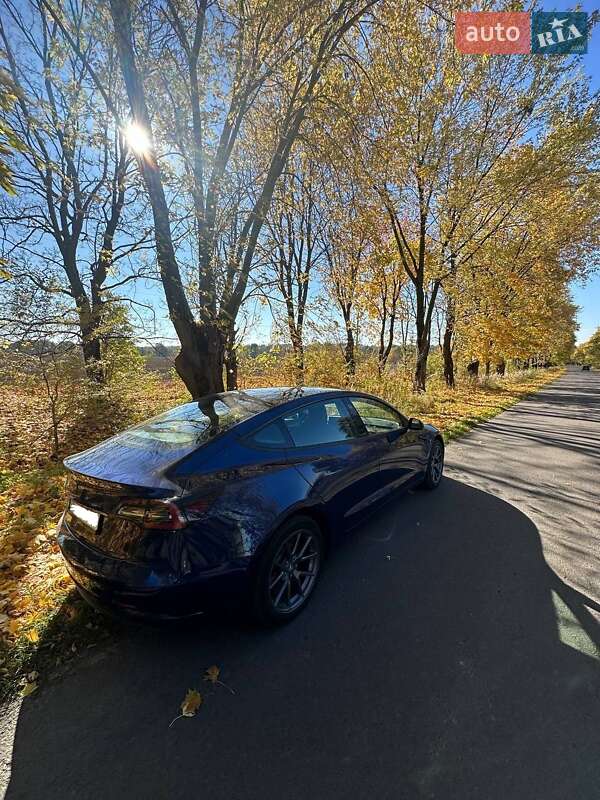 Седан Tesla Model 3 2022 в Львове