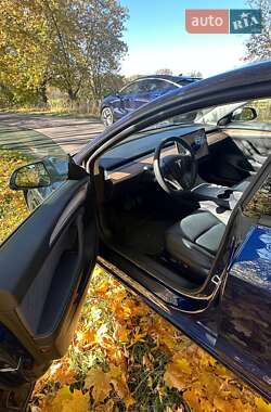 Седан Tesla Model 3 2022 в Львове