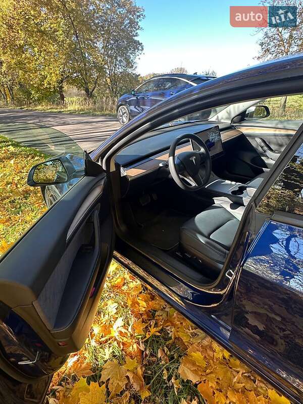 Седан Tesla Model 3 2022 в Львове