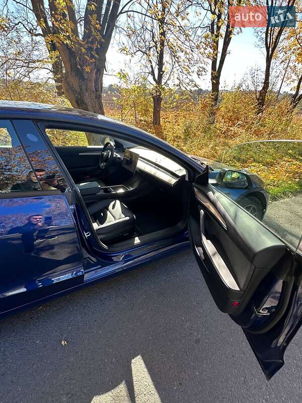Седан Tesla Model 3 2022 в Львове