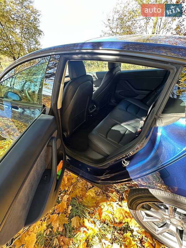 Седан Tesla Model 3 2022 в Львове