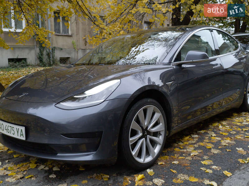 Седан Tesla Model 3 2019 в Ужгороді