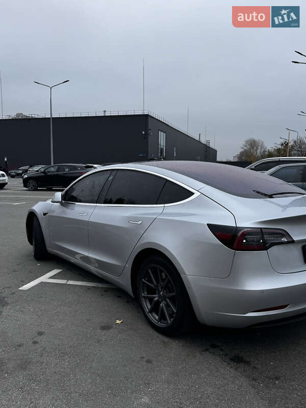 Седан Tesla Model 3 2018 в Киеве