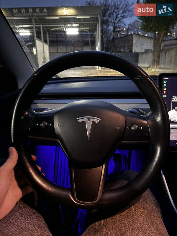 Седан Tesla Model 3 2018 в Киеве