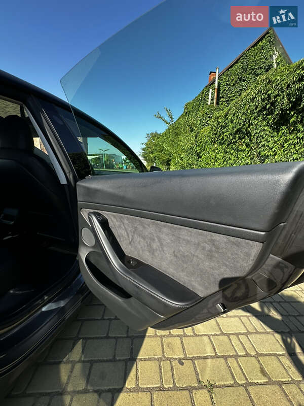 Седан Tesla Model 3 2022 в Одесі