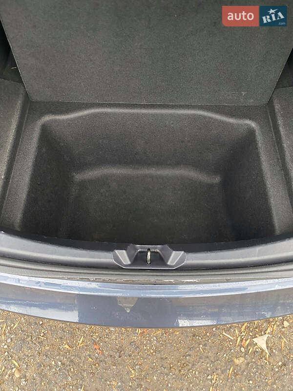 Седан Tesla Model 3 2022 в Калуше