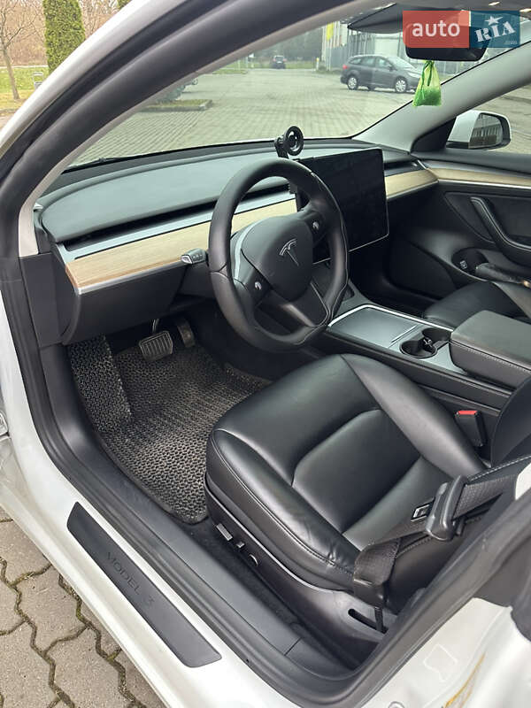 Седан Tesla Model 3 2022 в Великих Мостах