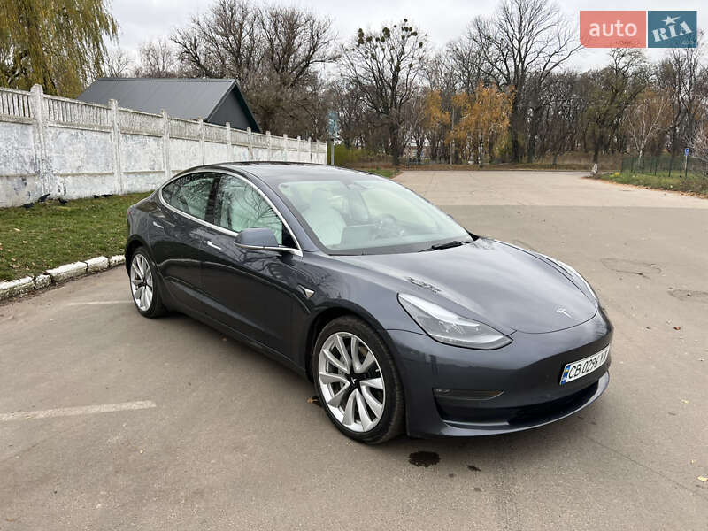 Седан Tesla Model 3 2019 в Прилуках