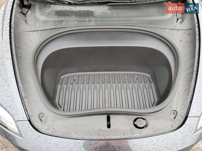 Седан Tesla Model 3 2024 в Києві