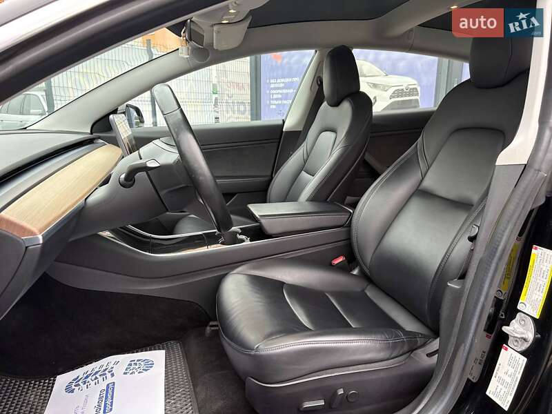 Седан Tesla Model 3 2018 в Виннице