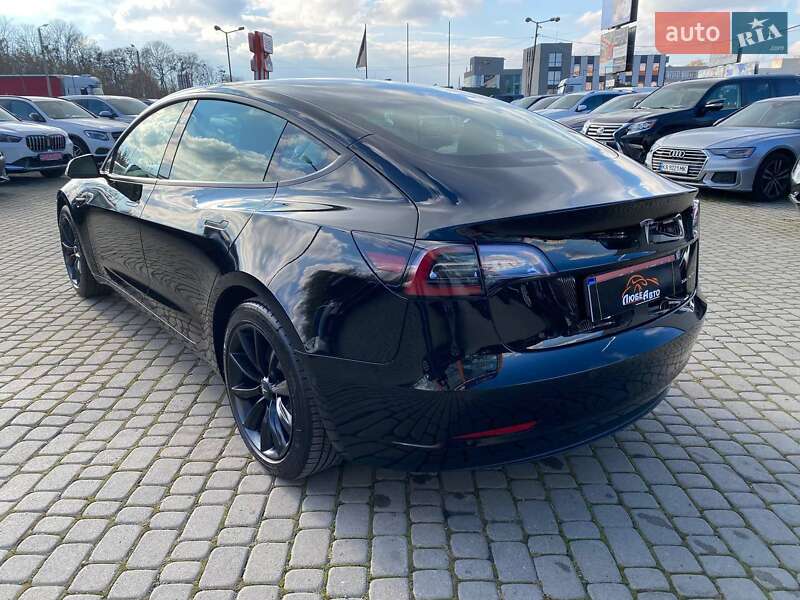 Седан Tesla Model 3 2022 в Львове