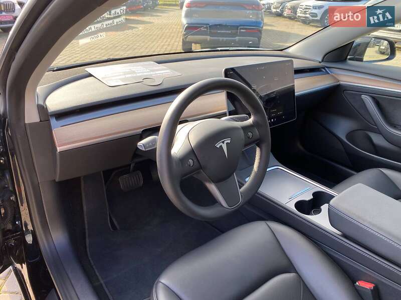 Седан Tesla Model 3 2022 в Львове