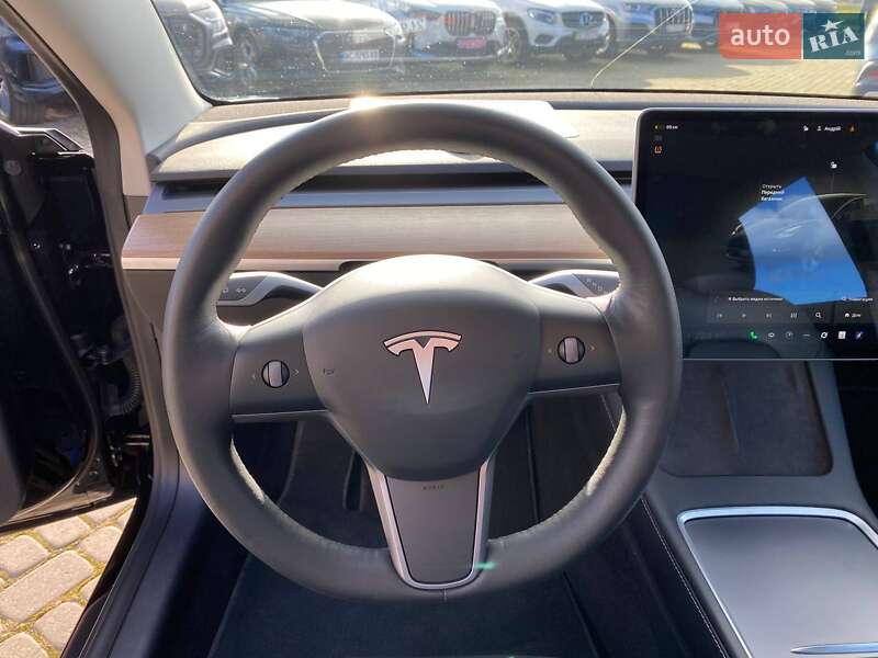 Седан Tesla Model 3 2022 в Львове