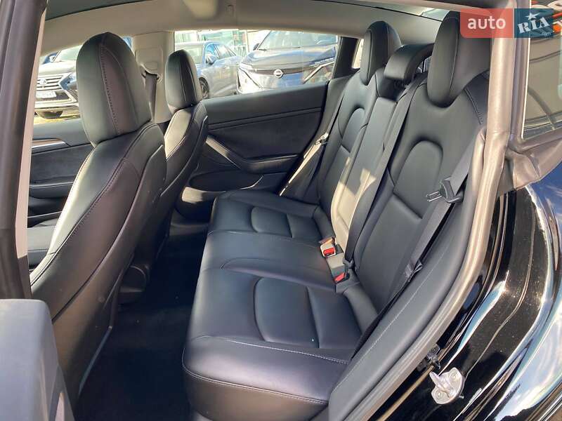 Седан Tesla Model 3 2022 в Львове