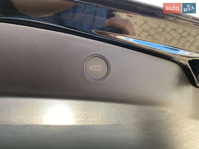 Седан Tesla Model 3 2022 в Львове