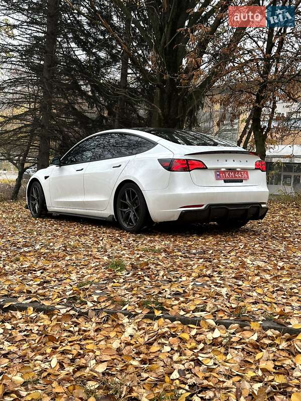 Седан Tesla Model 3 2022 в Запорожье