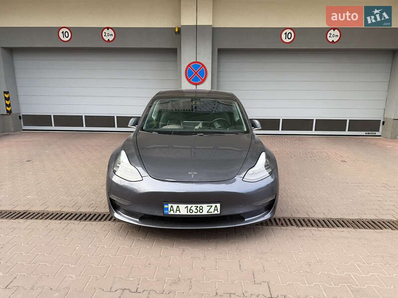 Седан Tesla Model 3 2018 в Києві