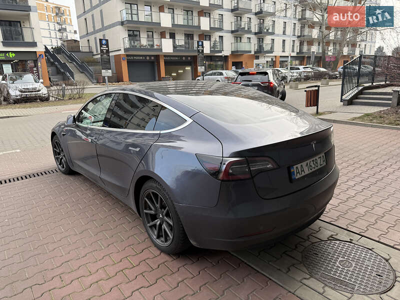 Седан Tesla Model 3 2018 в Києві