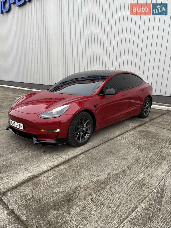 Седан Tesla Model 3 2021 в Черновцах