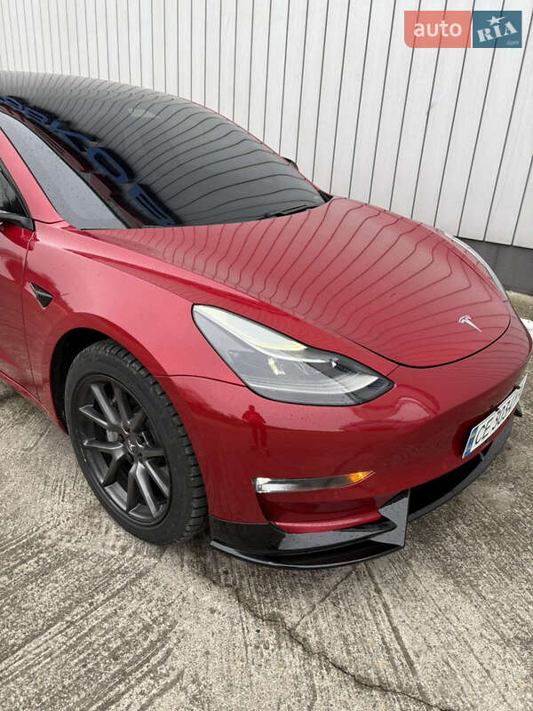 Седан Tesla Model 3 2021 в Черновцах