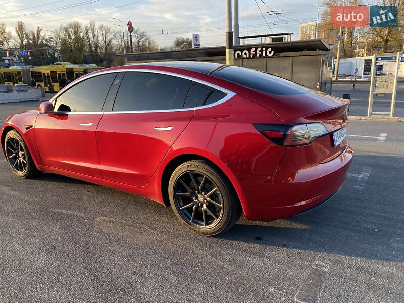 Седан Tesla Model 3 2019 в Киеве