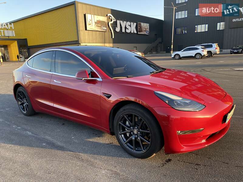 Седан Tesla Model 3 2019 в Киеве