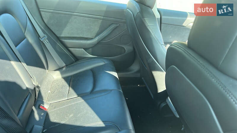 Седан Tesla Model 3 2023 в Рівному