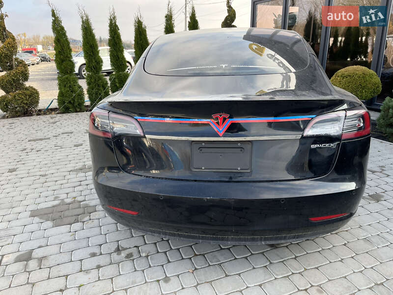 Седан Tesla Model 3 2021 в Львові