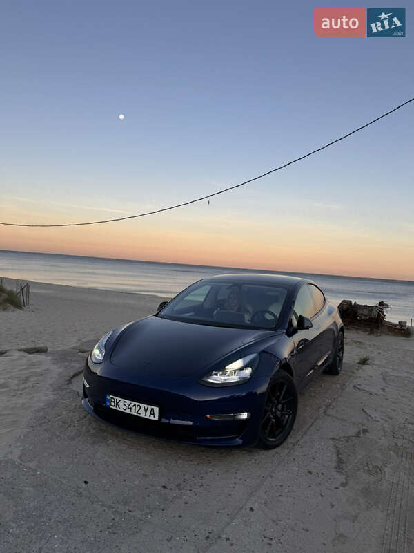Седан Tesla Model 3 2022 в Рівному