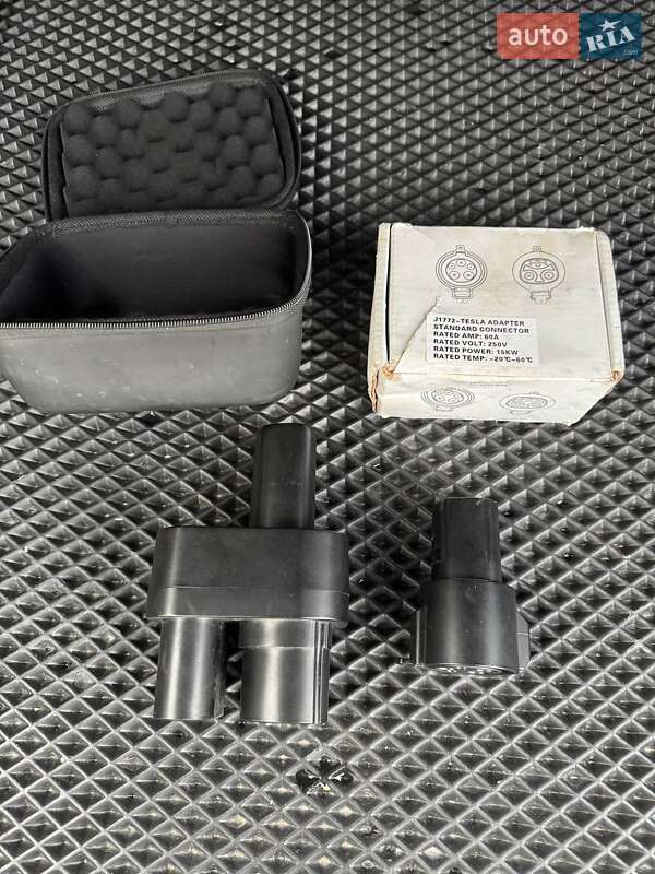 Седан Tesla Model 3 2019 в Львові