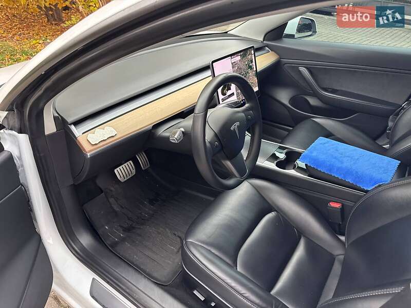 Седан Tesla Model 3 2019 в Львові