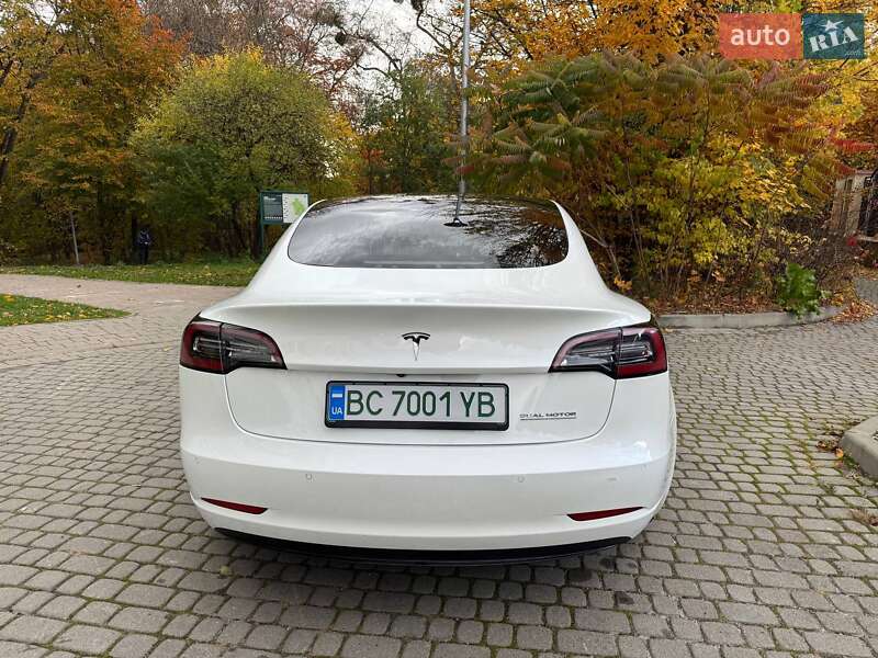 Седан Tesla Model 3 2019 в Львові