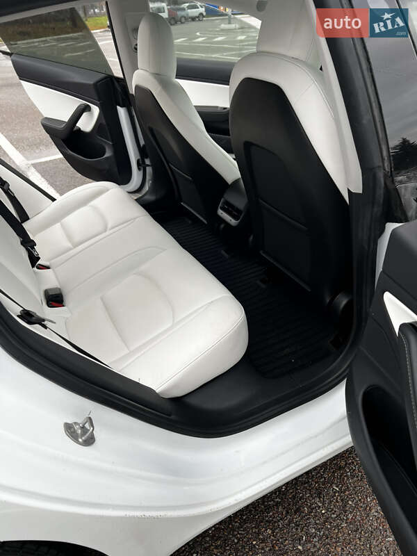 Седан Tesla Model 3 2019 в Житомирі