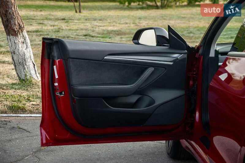 Седан Tesla Model 3 2023 в Днепре