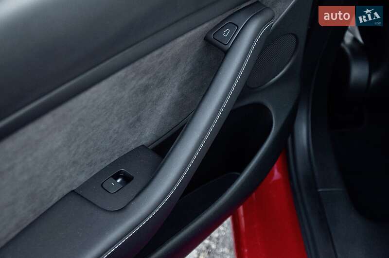 Седан Tesla Model 3 2023 в Днепре