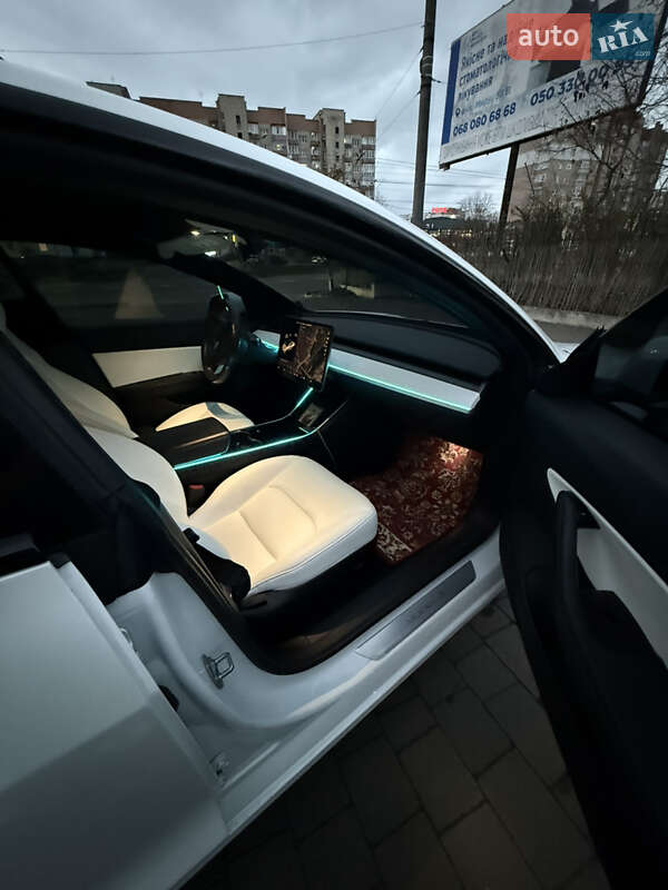 Седан Tesla Model 3 2019 в Ивано-Франковске