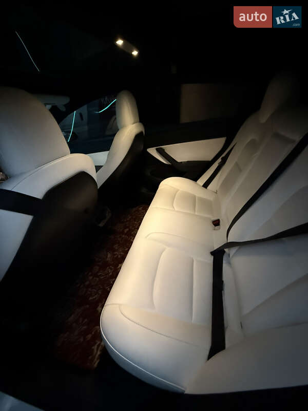 Седан Tesla Model 3 2019 в Ивано-Франковске