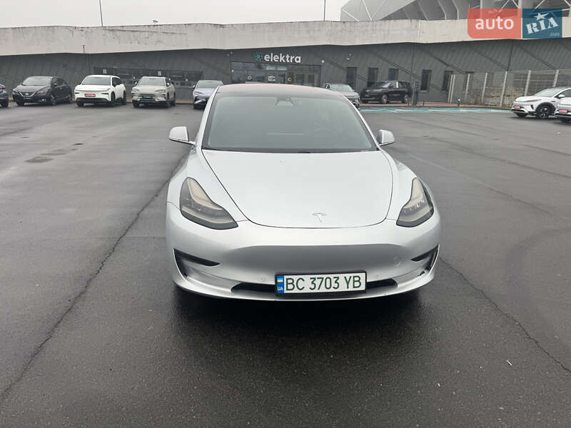 Седан Tesla Model 3 2018 в Пустомытах