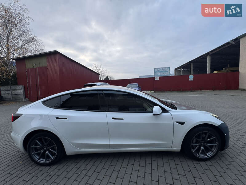 Седан Tesla Model 3 2022 в Володимирі