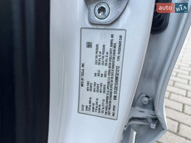 Седан Tesla Model 3 2022 в Володимирі