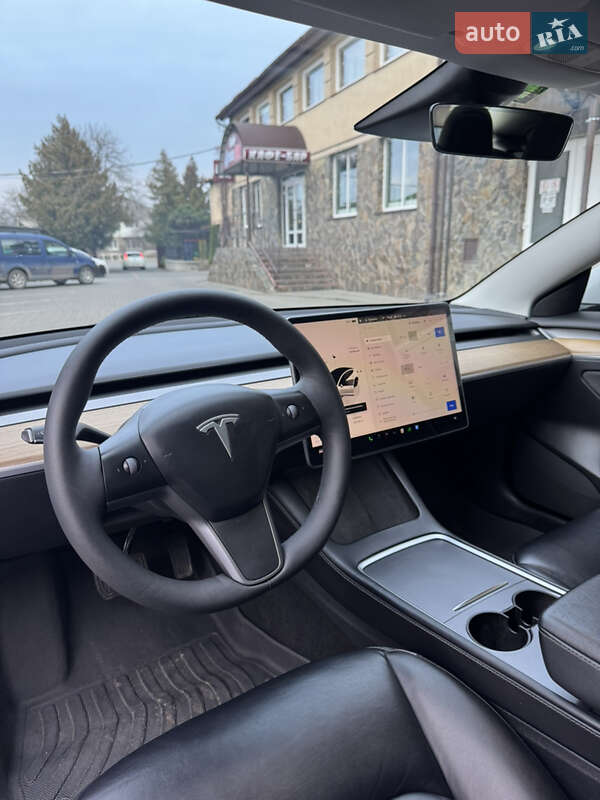 Седан Tesla Model 3 2022 в Володимирі