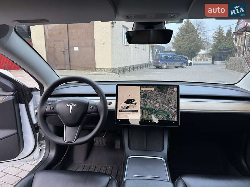 Седан Tesla Model 3 2022 в Володимирі