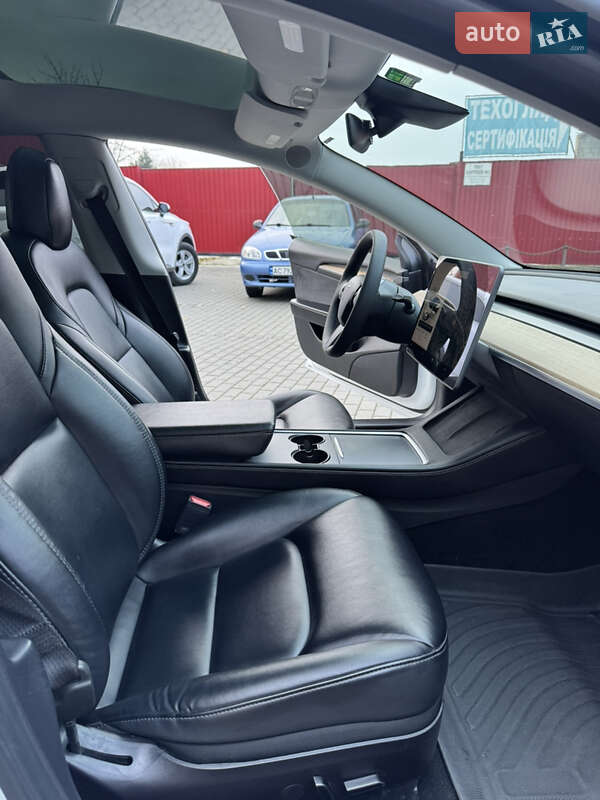 Седан Tesla Model 3 2022 в Володимирі